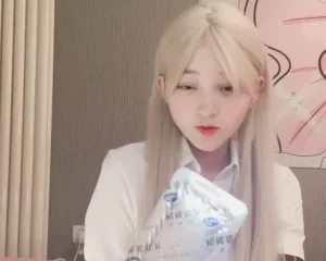 Full clip gạ em gái ngây thơ, đưa cái bcs mà bảo em cái kẹo em cũng tin