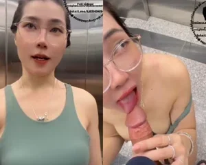 Clip lananh9496 bị anh fans nhận ra địt luôn trong thang máy chung cư – PheVKL